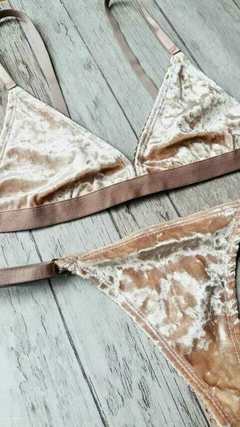 Conjunto Velvet Nude - En terciopelo, con less regulable en internet