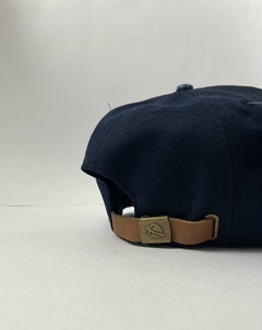 BONÉ DE ABA RETA - LOST LAND AZUL ESCURO - comprar online