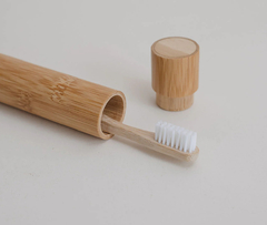1 set de cepillo y portacepillo dental de bambu personalizados