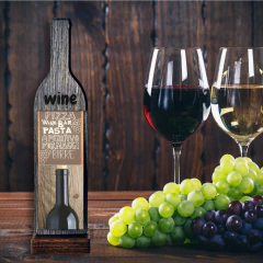 Porta menú personalizado de madera con forma de botella - comprar en línea