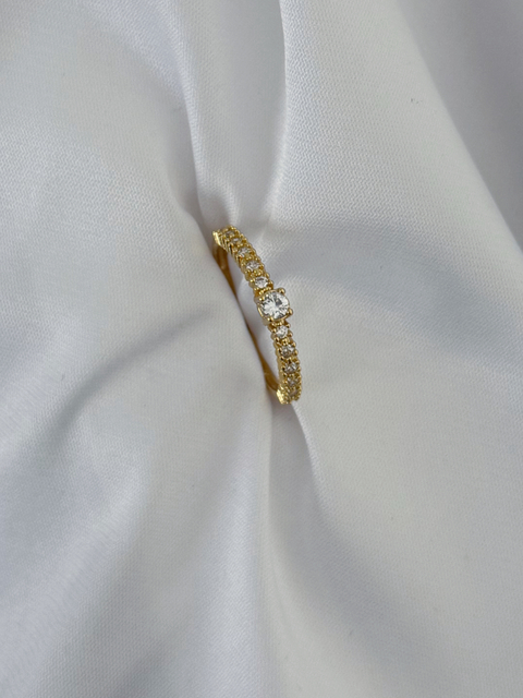 Anel solitário cravejado ouro 18K