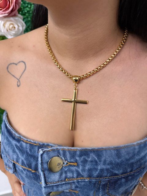 Colar crucifixo