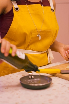 Avental Curto Amarelo Bolo de Milho - O Que Vai Ter Na Janta