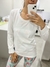 Remera Lola cuello R blanco en internet