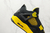 Air Jordan 4 Retro " Thunder " na internet