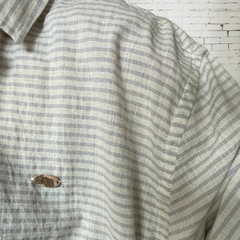 CAMISA LISTRADA AZUL CLARO - G na internet