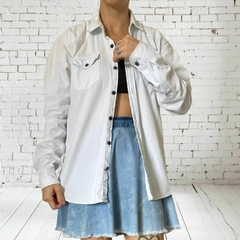 CAMISA JEANS BRANCO POOL - P - Um bucado