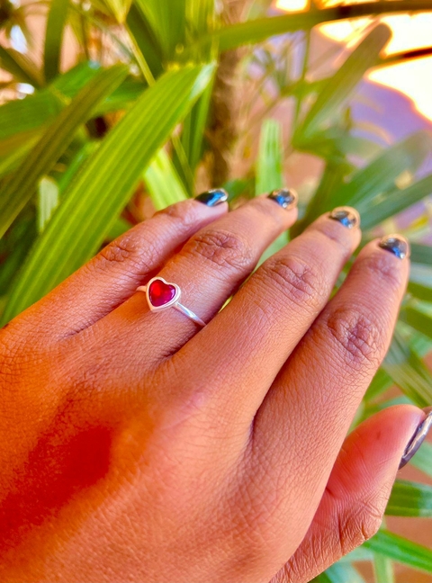 Anel de Prata 925 Ponto de Luz Coração Vermelho