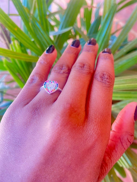 Anel de Prata 925 Coração Zircônia Branca Central Cravejada Multicolor