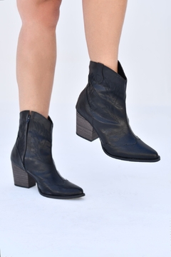 Bota western bordada preta - Emilly calçados e acessórios 