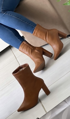 Bota Olívia caramelo - comprar online