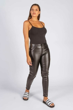 AVKE01 PANTALON CHUPIN ENGOMADO - VICKY DENIM