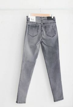AVKC11 SKINNY GRIS ELASTIZADO - comprar online