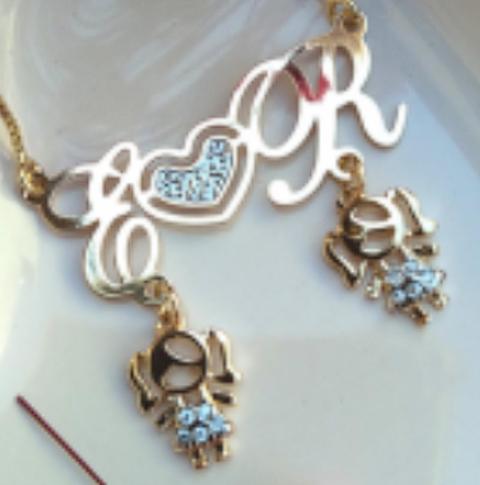 Colar com iniciais e filhos