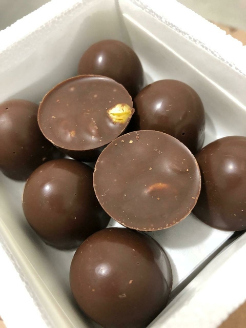 BOMBOM DE PISTACHES INTEIROS TORRADOS 200g/CHOCOLATE AO LEITE 33%