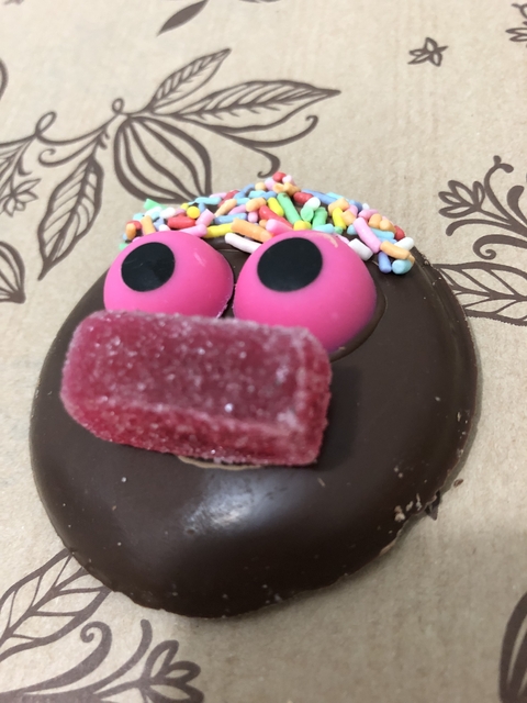 TABLETE CHOCOMONSTER COM M&M'S E BALA DE GOMA DE FRUTAS 200g/CHOCOLATE AO LEITE 33%