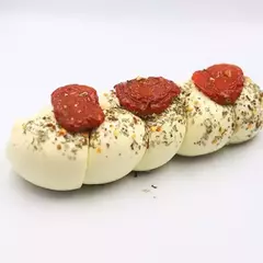 Muçarela branca com tomate seco