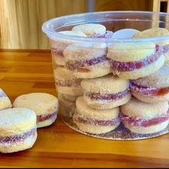 Biscoito Nata Artesanal recheado com goiabada