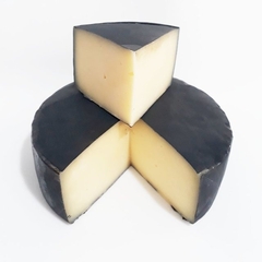 Parmesão capa preta