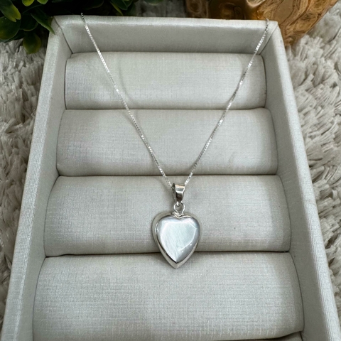 Colar pingente coração em madrepérola