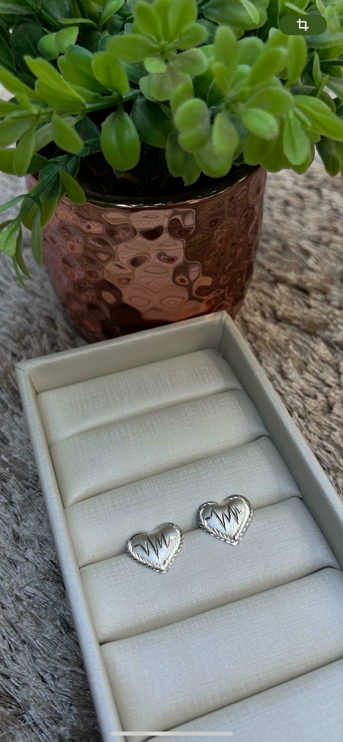 Brinco de coração com eletro