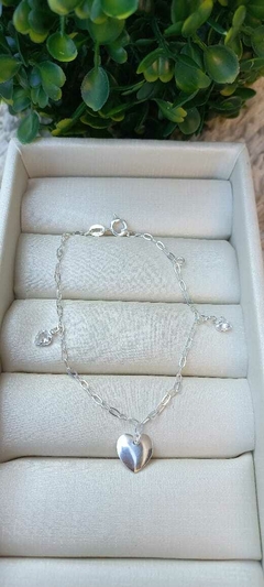 Pulseira com plaquinha de coração e coração de zircônia