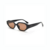 Óculos de sol feminino com armação retangular preta e lentes marrons translúcidas. LITHA 