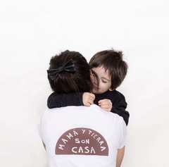 REMERA MUJER MAMA ES CASA