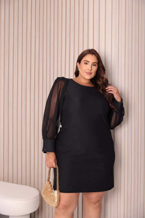 Vestido Plus Size Em Tule Com Manga Princesa Longa