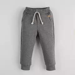 Jogger con friza gris topo