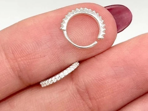 Piercing argolinha cravejada 8 mm em Prata 925
