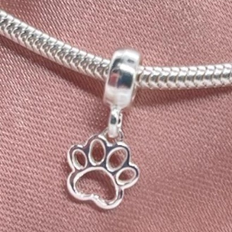 Berloque patinha de cachorro