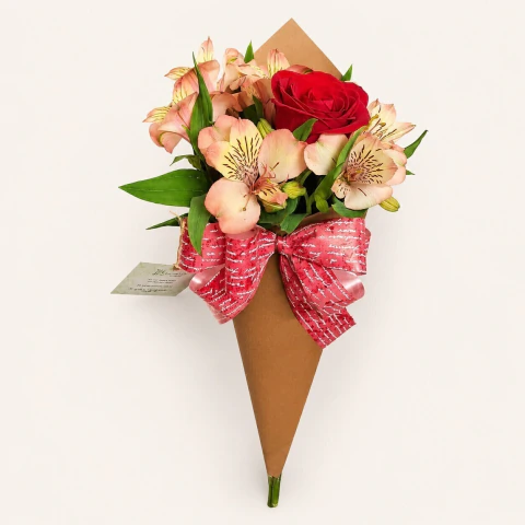 Cone com uma rosa