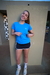 CAMISETA AZUL CLARA LOGO CINZA FEMININA