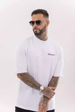 001 CAMISETA OVERSIZED BE FREE LONGUINNI