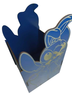 Porta ovo de Páscoa em MDF laqueado, com design do Stitch, em tonalidade azul.