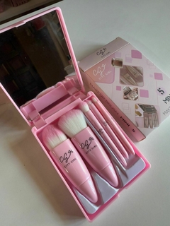 Brochas mas estuche con espejo