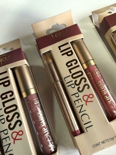 Labial gloss + lapiz delineador en internet