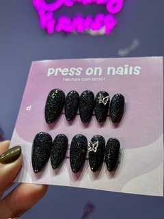 Press on con glitter + mariposa