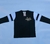 Remera "W" combinada en internet