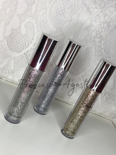 Sobra liquida con glitter y aplicador en internet