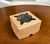 Caixa Kraft com visor Moderno para 4 brigadeiros, doces, artesanato, 8x8x4,5cm - comprar online