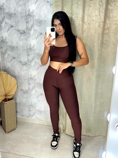 Conjunto Marrom na internet
