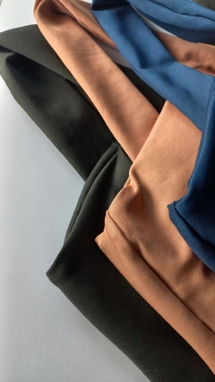 Top acetinado
