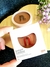 Contorno compacto Instant Matte cor Cinnamon da Nina Make Up em embalagem branca com texto e logo da marca, produto marrom com acabamento matte