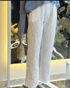 Pantalon bordado con cintura elastizada