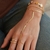 Pulseira de mão Piastrine na internet