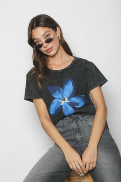 Remera batik flor azul