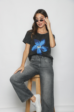 Remera batik flor azul - comprar online