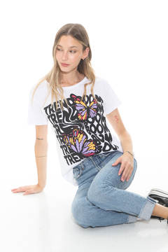 Remera mariposa boom en internet